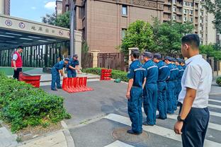 史上仅7人多次进10+三分！哈登3次&表哥5次 三分神25次独一档？